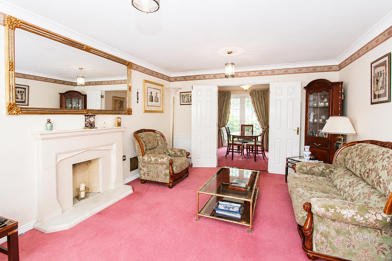 4 bed property in Fountain Drive, Carshalton Beeches